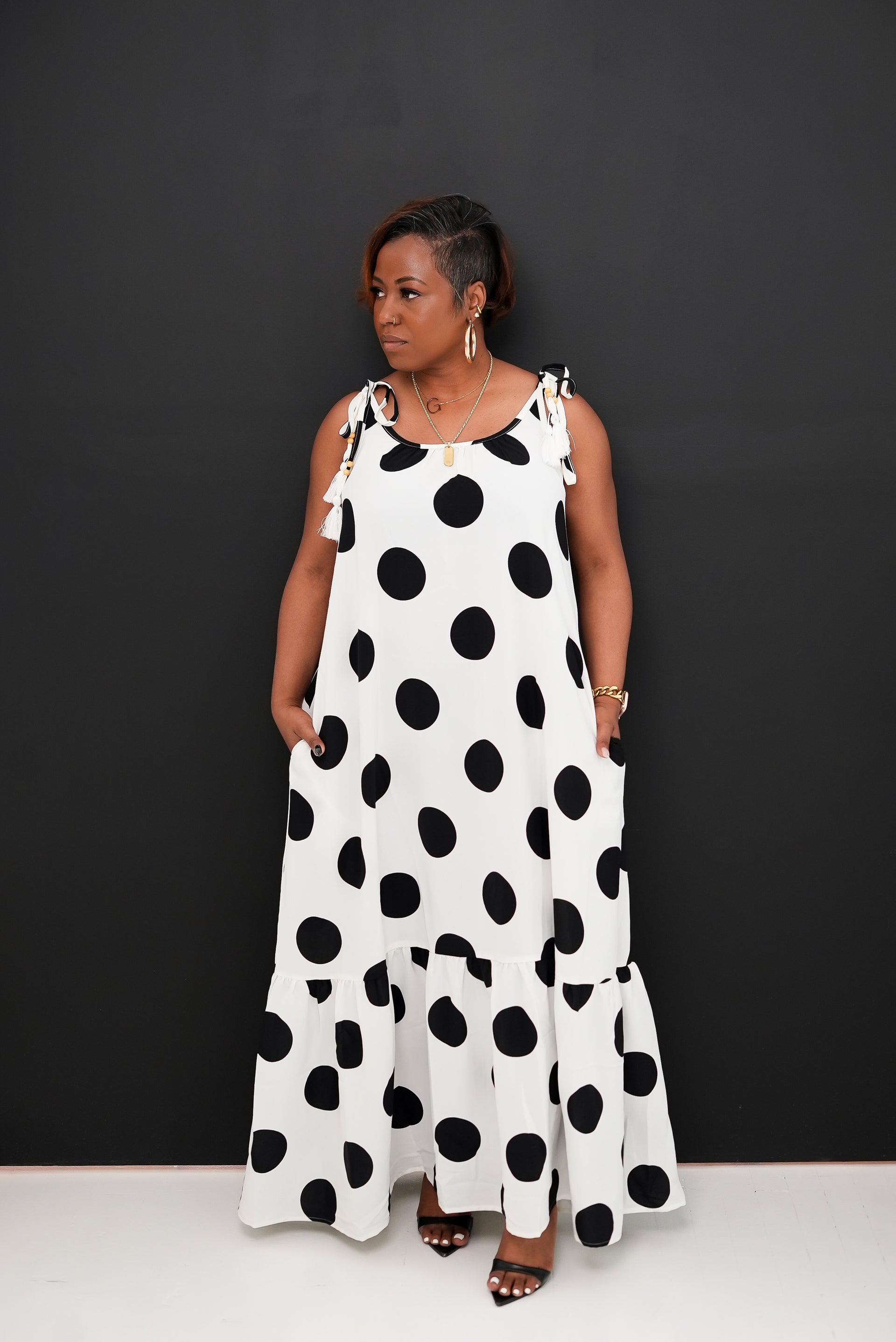Polka dot maxi dress (white/back)