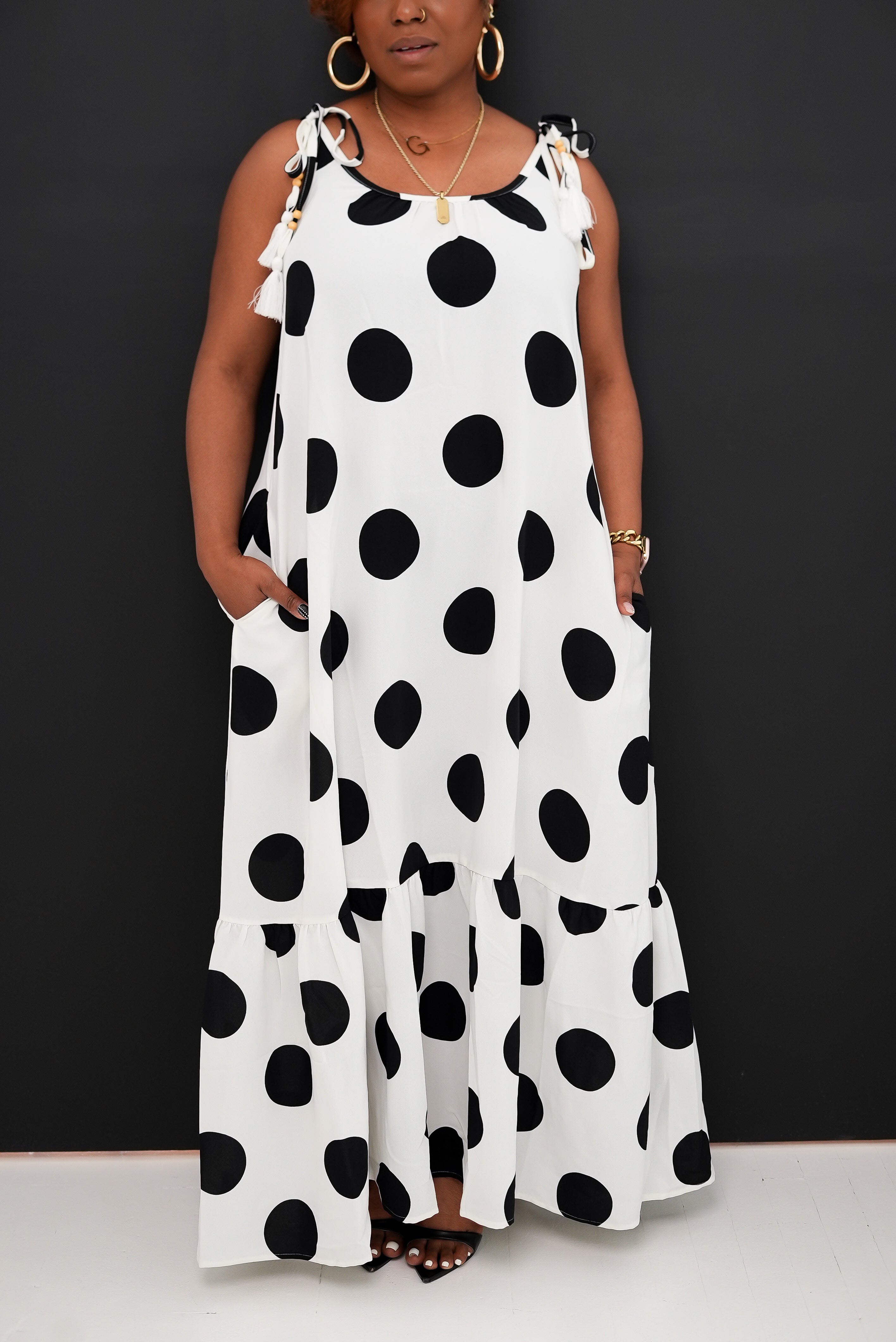 Polka dot maxi dress (white/back)