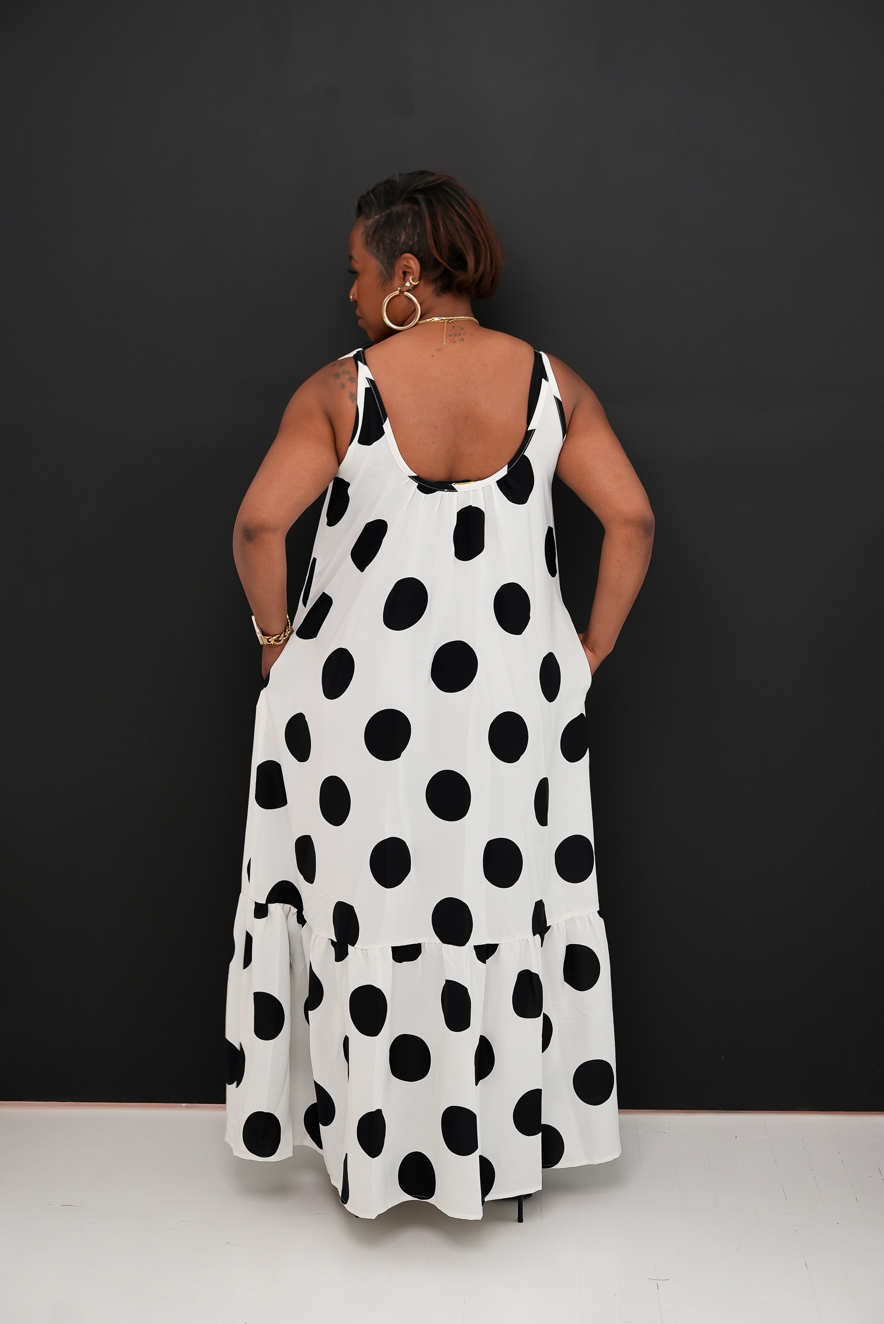 Polka dot maxi dress (white/back)
